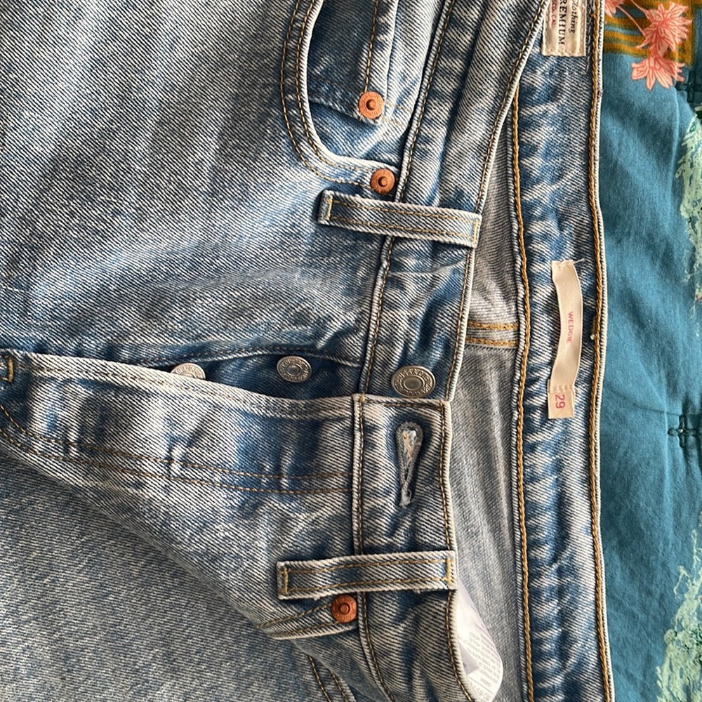 Levi’s Wedgie Ankle Fit Denim - Picture 3 of 4